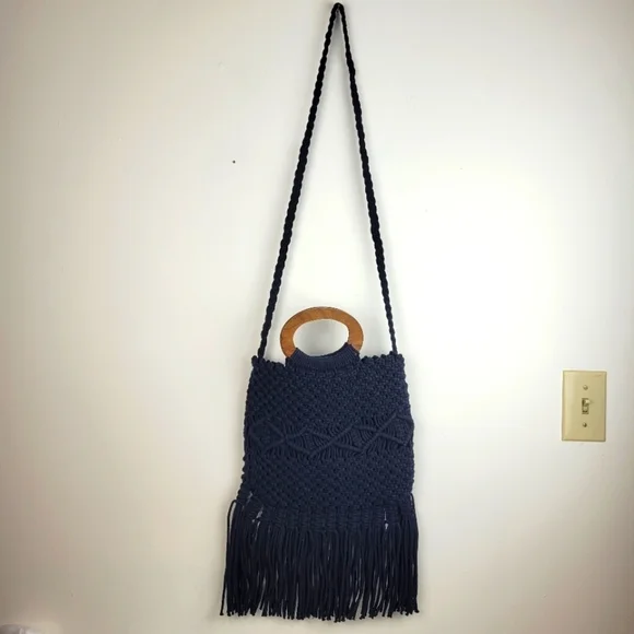 Danielle Nicole Black Macrame Crochet Boho Long Fringe Bag Strap Wood Handles - Picture 1 of 7